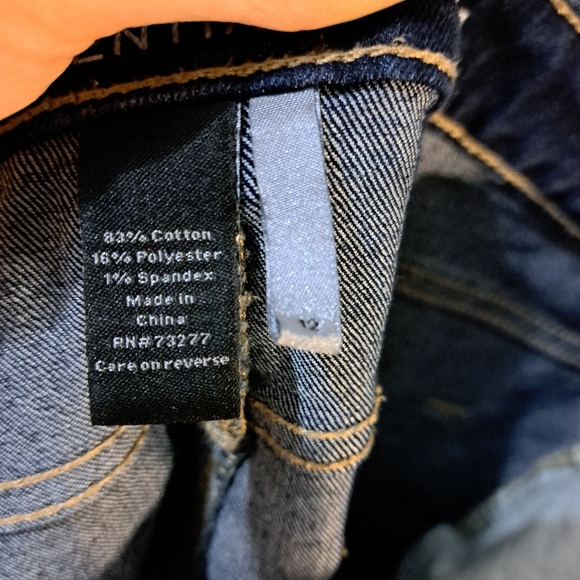 Apt 9 Womens 12 Bermuda Jean Shorts - Picture 4 of 4